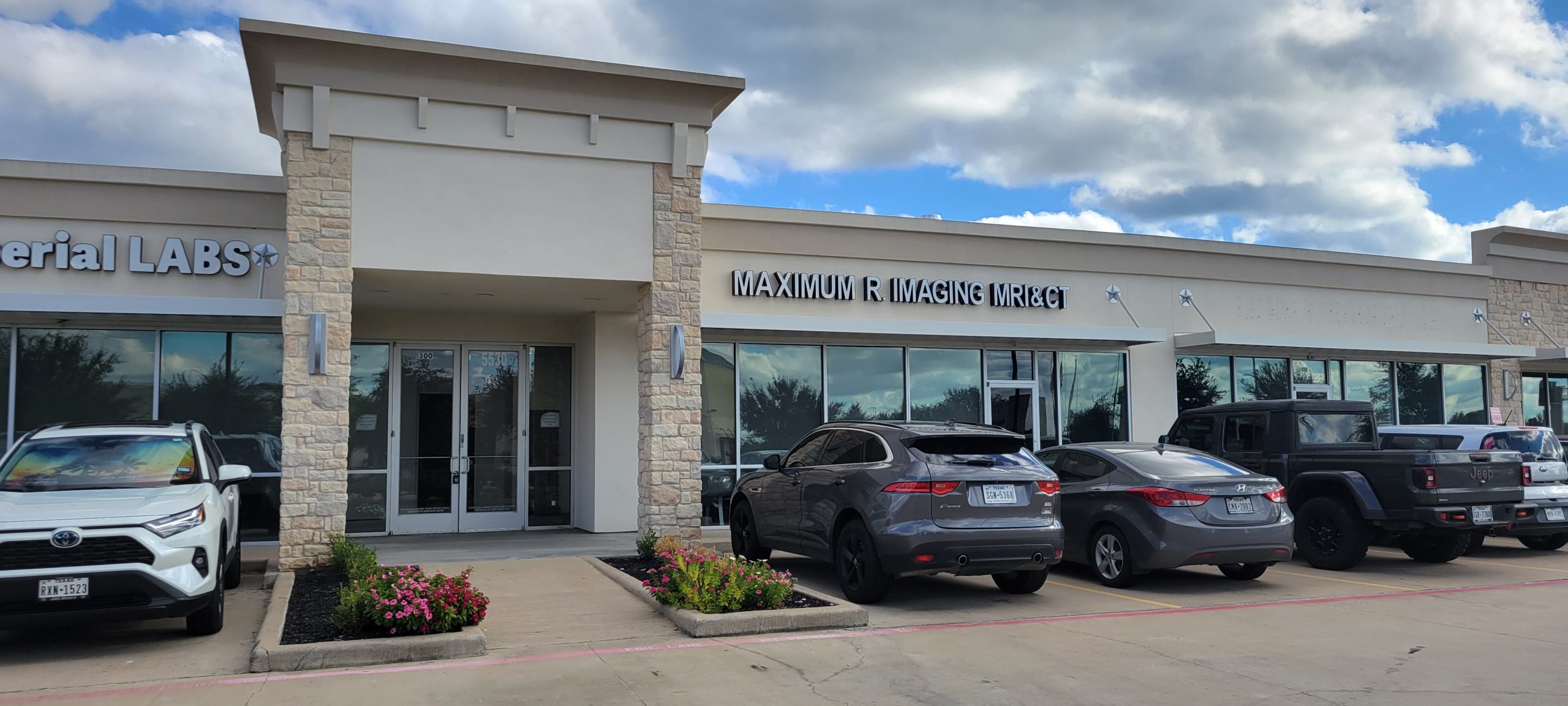 MRI Center Richmond TX - Office Parking View
