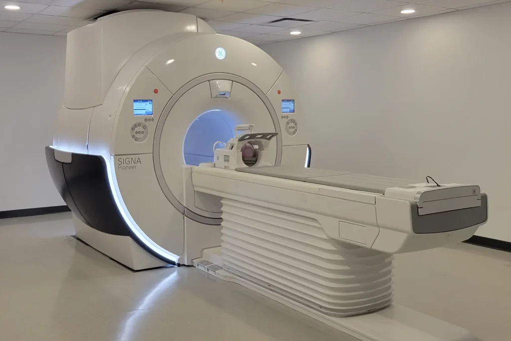 Spine MRI Scan Machine at Maximum Resolution Imaging Center